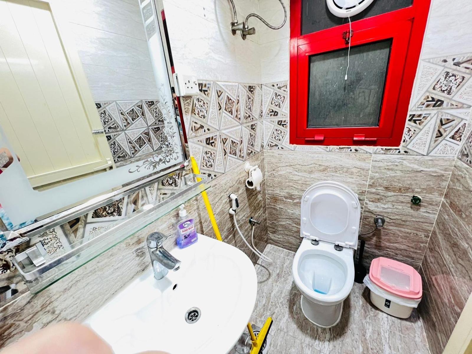 Moon Backpackers , Al Rigga , Partition For Couples And For Singles Leilighet Dubai Eksteriør bilde