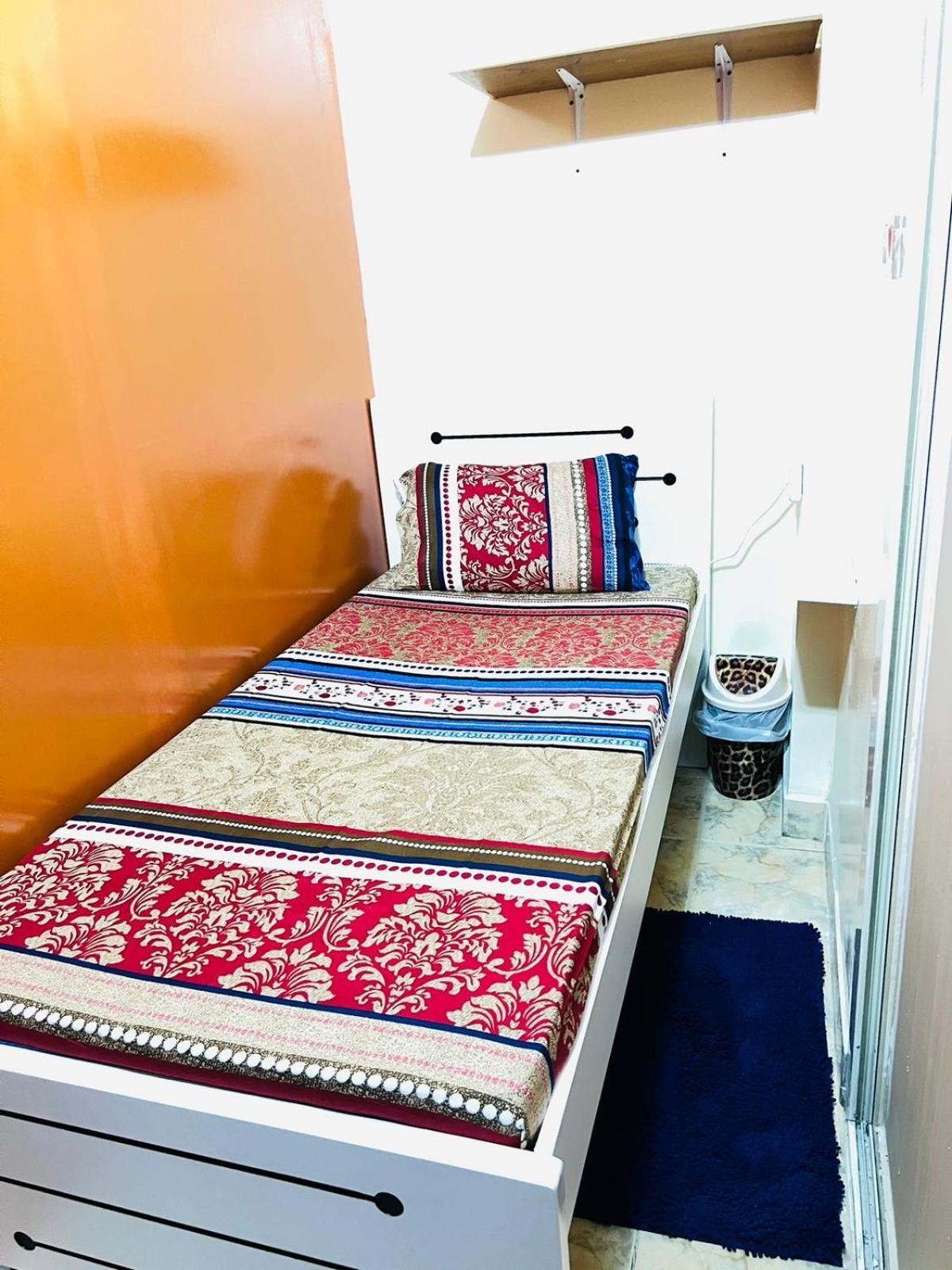 Moon Backpackers , Al Rigga , Partition For Couples And For Singles Leilighet Dubai Eksteriør bilde